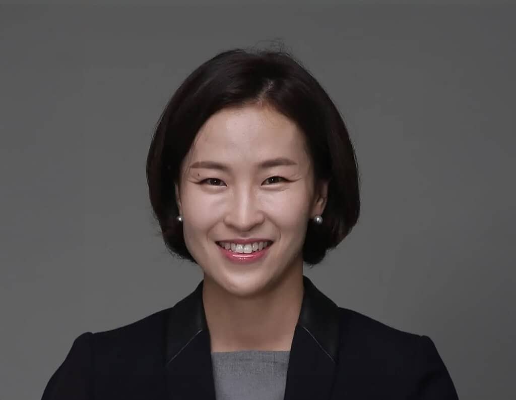 Headshot of Jiwoo Choi, Chief of Strategic Initiatives at Acumen
